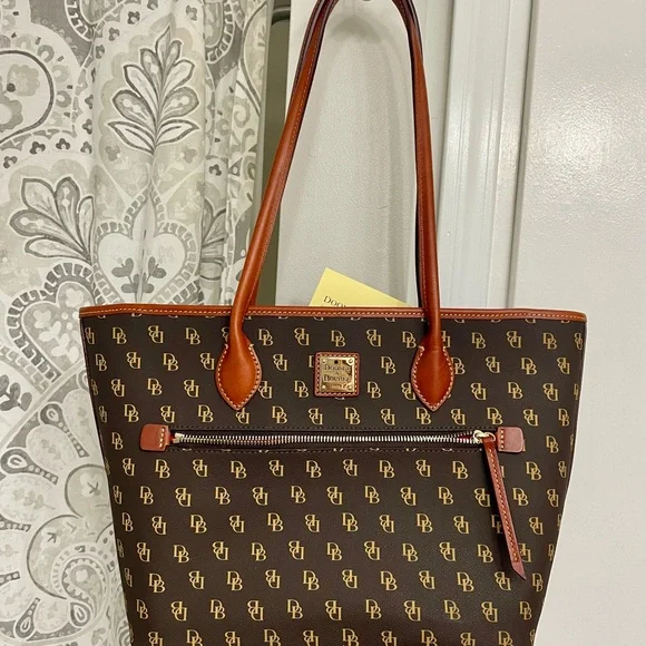 Beautiful Dooney and Bourke large purse with registration card. - Picture 2 of 16